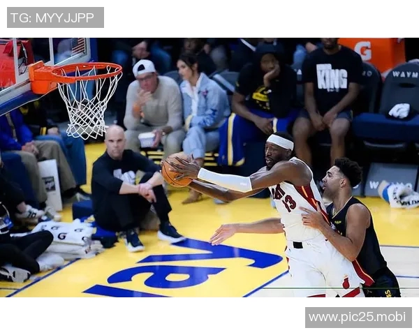 攻防压制！阿德巴约反击轻松扣篮 热火轰出18-2打停奇才